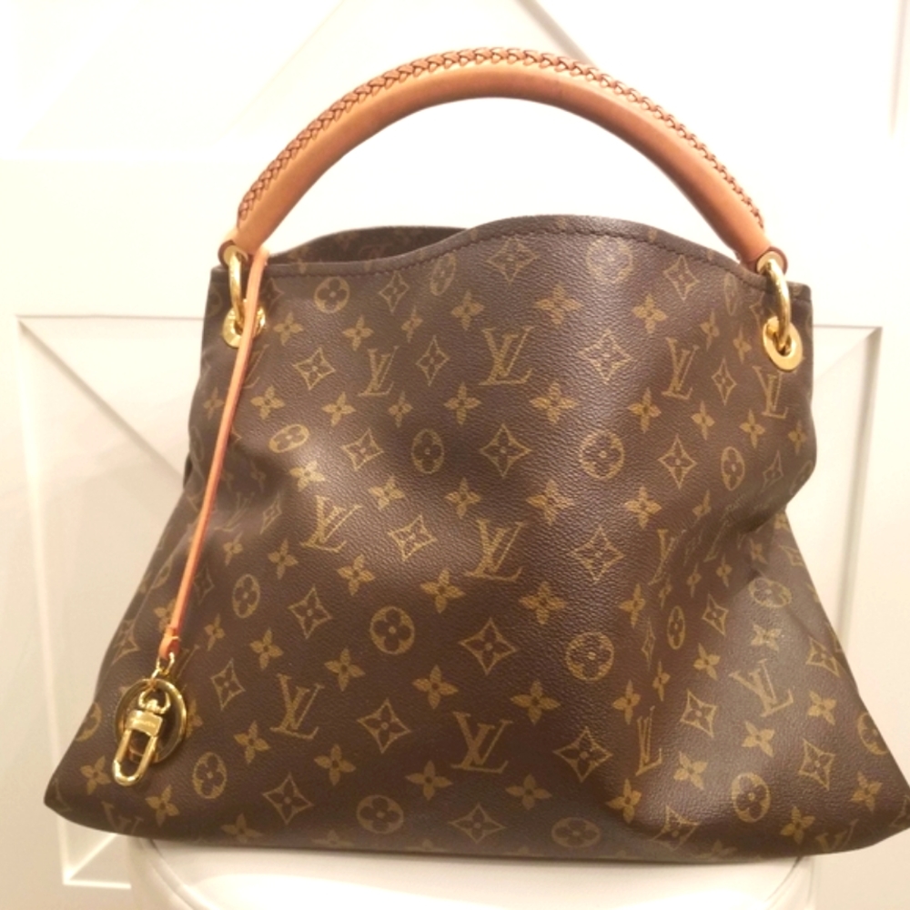 Louis Vuitton Artsy Monogram Hobo Bag